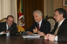 Prefeito (C) reforçou que construção coletiva viabilizou a alternativa