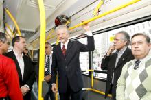 Prefeito e autoridades fizeram o passeio inaugural no Centro Histórico