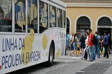 Ônibus adaptado pela Carris visita um bairro por semana