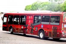 Tradicional Ônibus Natalino da Carris toma as ruas da Capital 