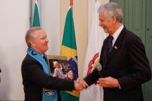 Parceria estreita laços entre as duas cidades nas áreas de negócios e turismo 