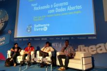 Coordenador do POADigital, Thiago Ribeiro (D), participa de painel no evento