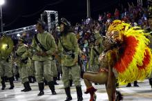 Imperatriz desfilou com quatro carros alegóricos e 16 alas