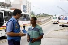 Agentes da EPTC realizam campanhas para educar pedestres e motoristas