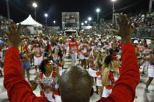 Oito escolas desfilaram na segunda noite de Muamba, concluindo a fase de ensaios