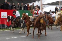 Integrantes de 67 entidades tradicionalistas desfilaram no evento da Capital